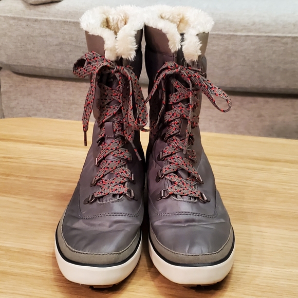 ✅️Host Pick!! Keds Droplet Faux Fur Boot [8.5] - Picture 3 of 9